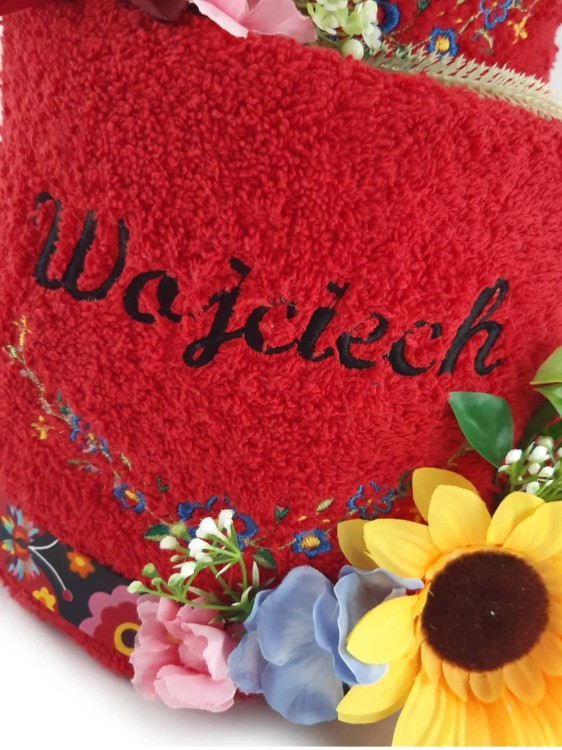 tort z ręczników haftowanych czerwony haftyok.pl