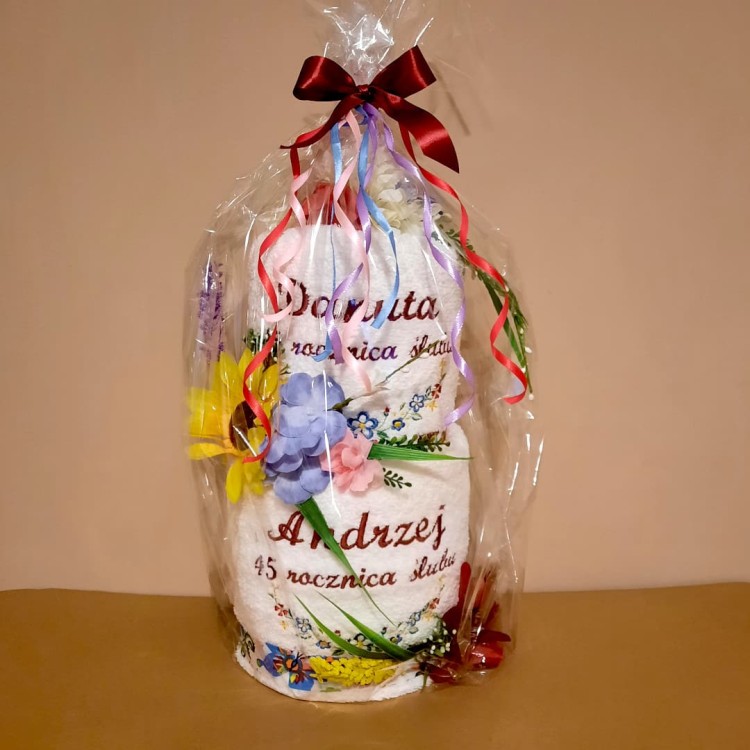 tort z ręczników biały na prezent haftyok.pl