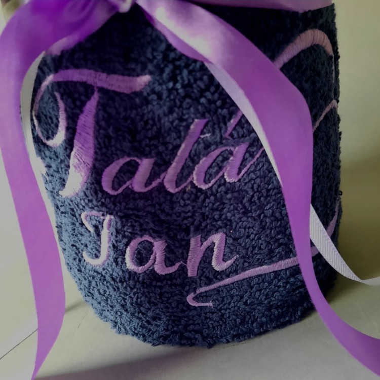 Prezent dla taty tort z ręcznika flower-towel haftyok.pl