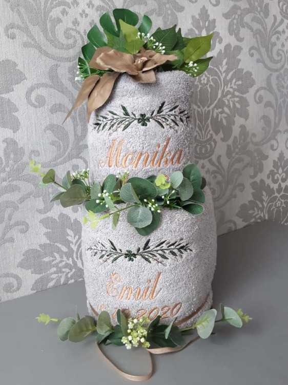 tort z ręczników na ślub haftyok.pl