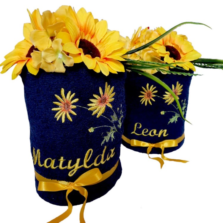 tort z ręcznika granatowego z imieniem na prezent słonecznik haftyok.pl