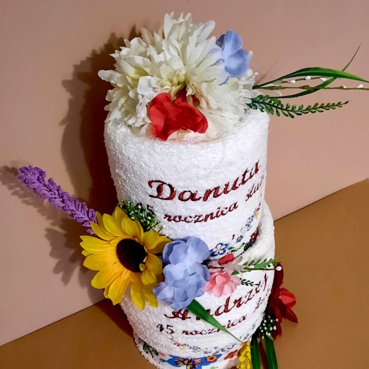 tort z ręczników rocznica ślubu haftyok.pl