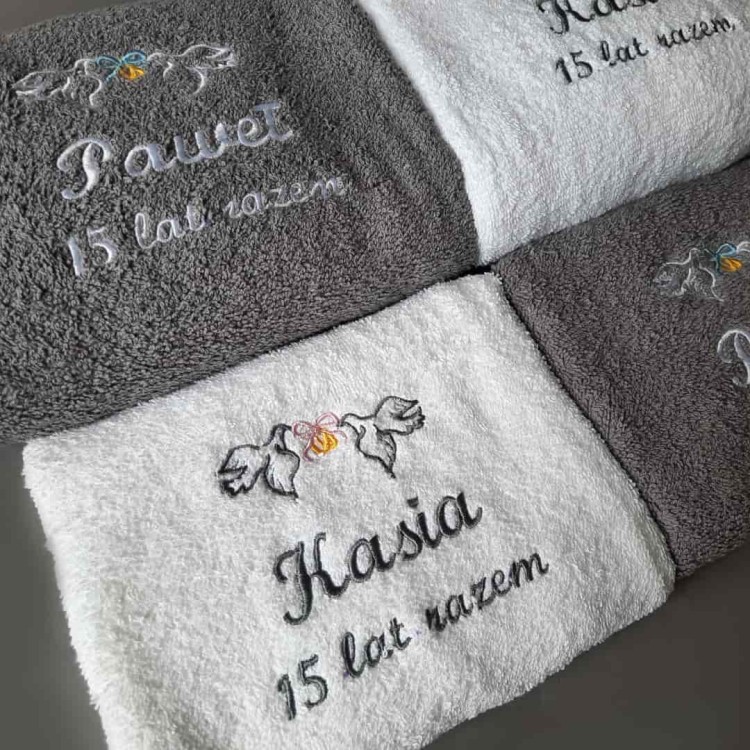 komplet ręczników na prezent szary biały z haftami  haftyok.pl