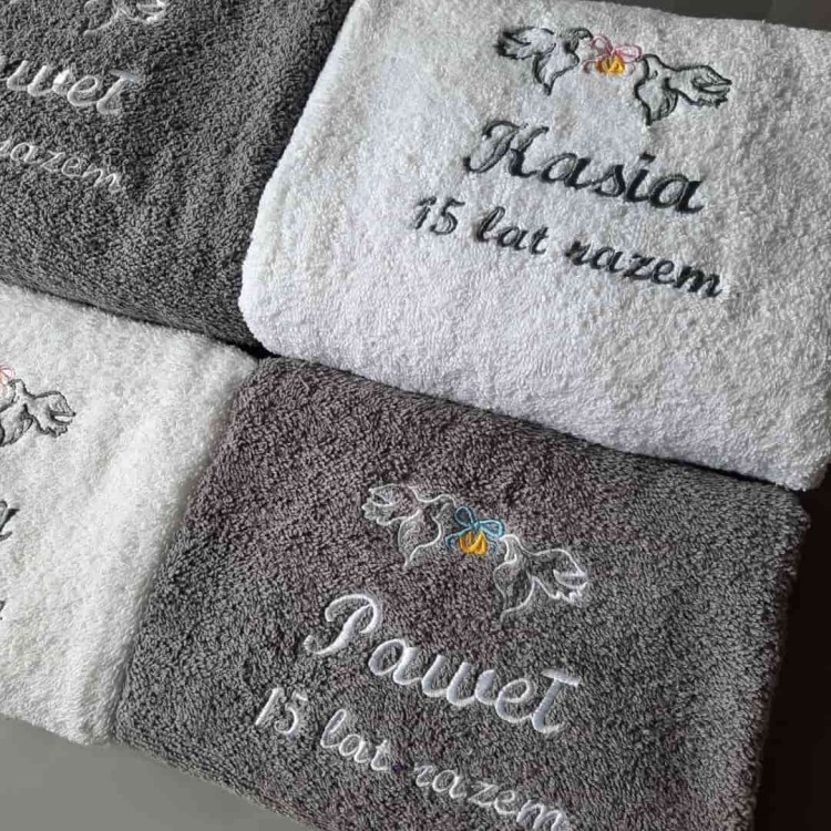 komplet ręczników na prezent szary biały z imionami haftyok.pl