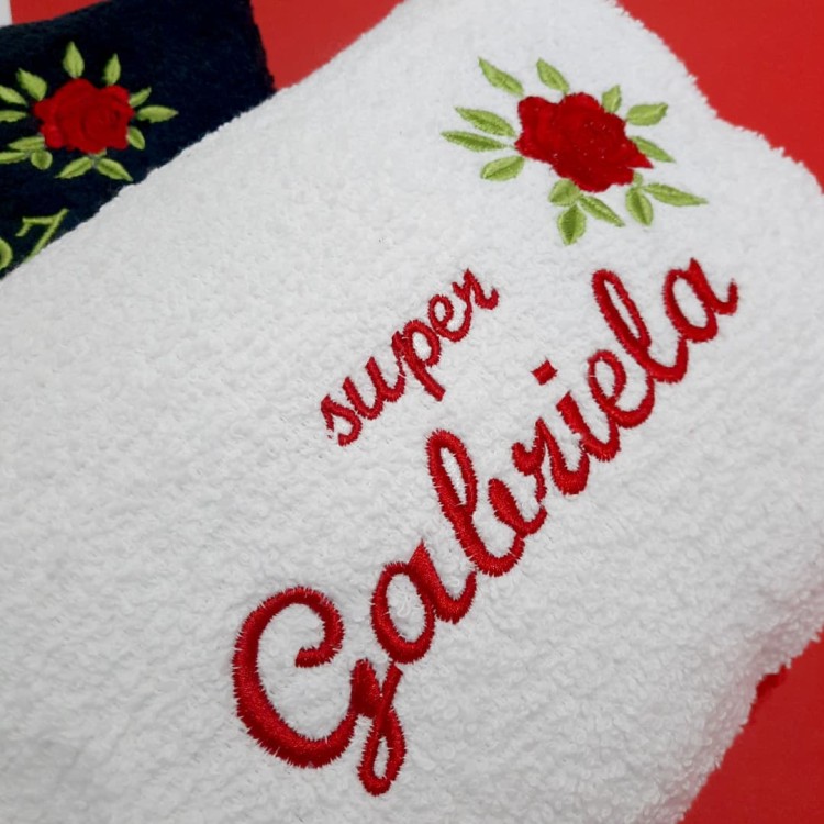 biały ręcznik z czerwonym haftem dla babci haftyok.pl