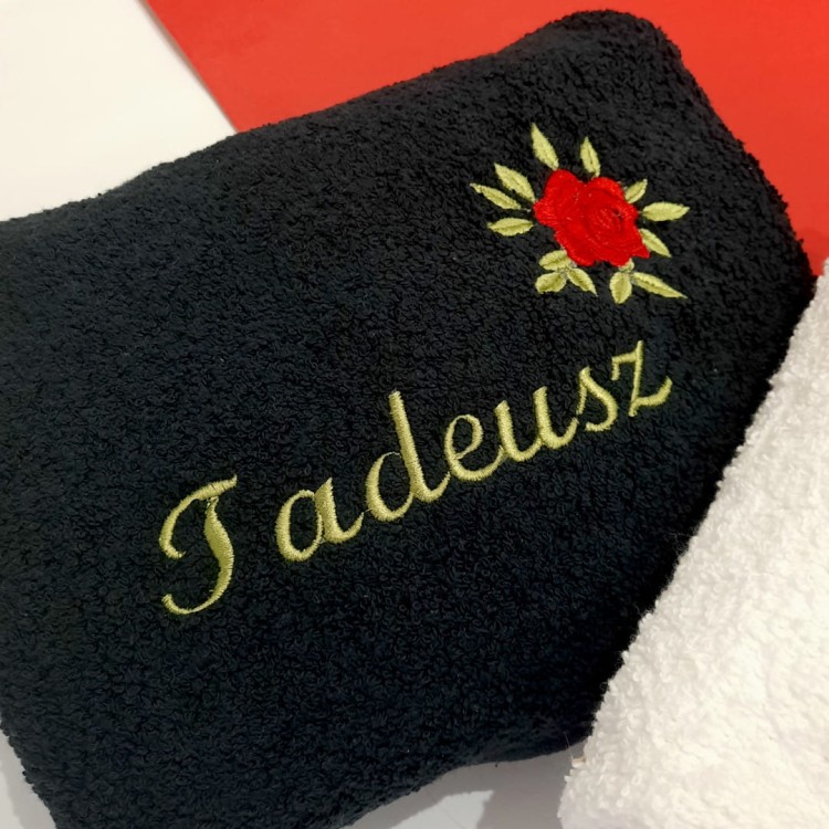 czarny ręcznik z imieniem Tadeusz haftyok.pl