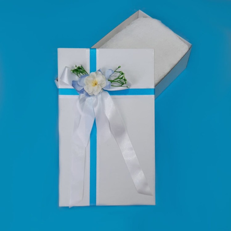 pudełko na prezenty niebieskie