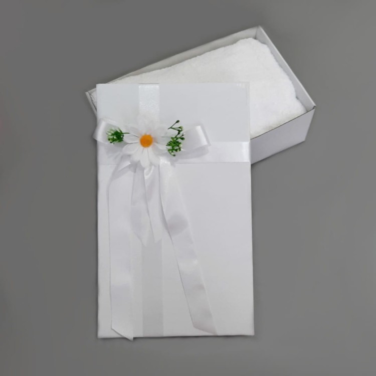 pudełko na prezenty białe