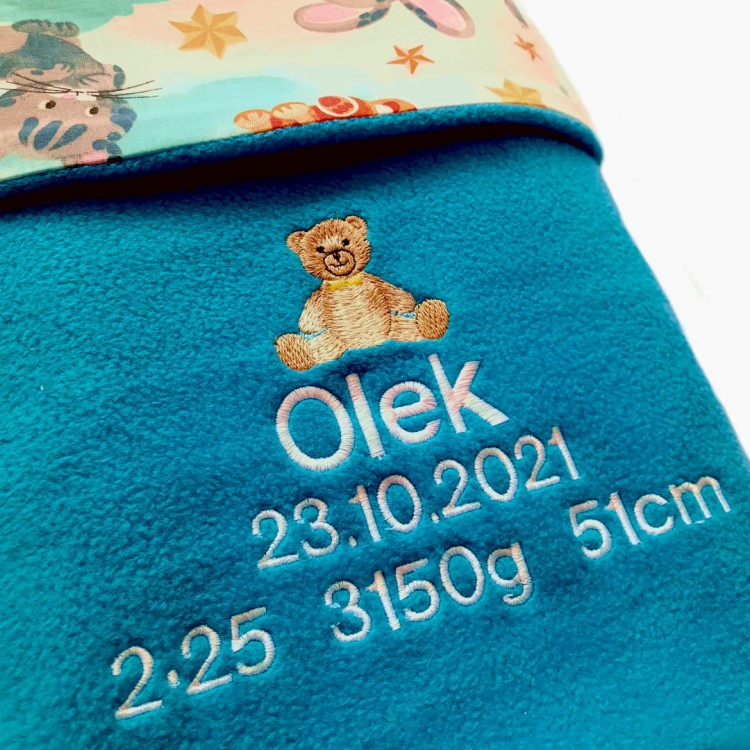 turkusowy kocyk dla chłopca na prezent z metryczką haftyok.pl