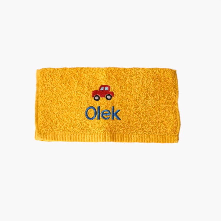 żółty ręcznik do przedszkola z imieniem dziecka haftyok.pl