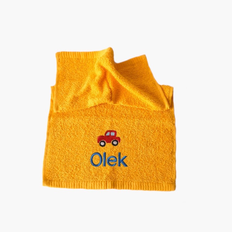 żółty ręcznik do przedszkola z imieniem dziecka haftyok.pl
