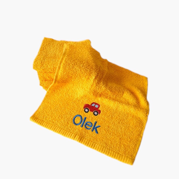 żółty ręcznik do przedszkola z imieniem dziecka haftyok.pl
