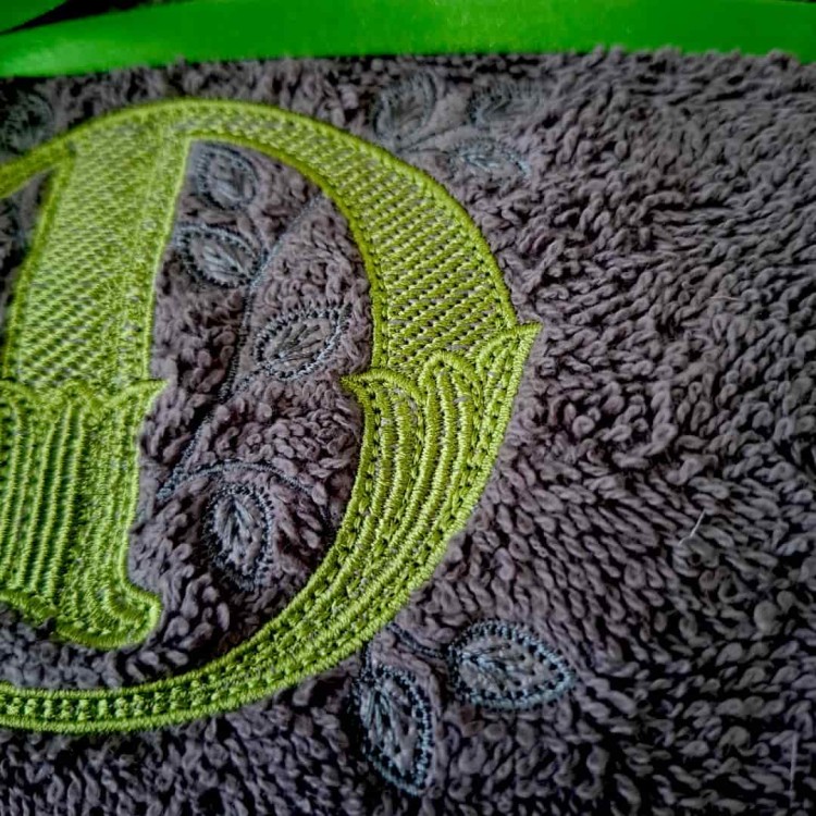 prezent dla niego ręcznik z imieniem haftowany