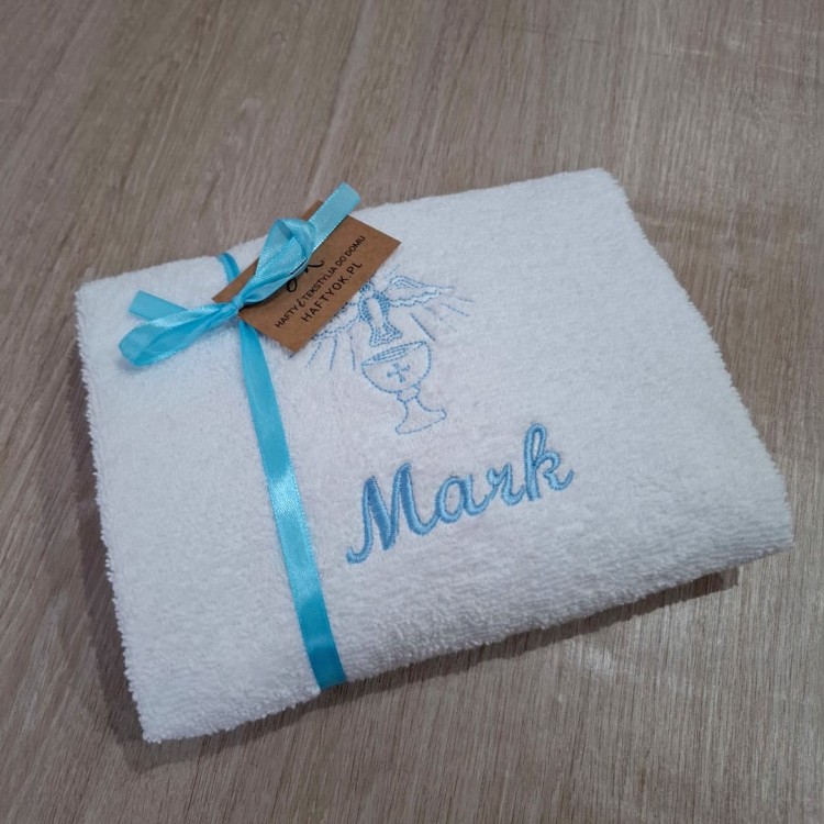 biały ręcznik z niebieskim haftem prezent na chrzest dla chłopca