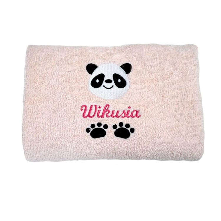 różowy ręcznik dla dziewczynki z imieniem panda