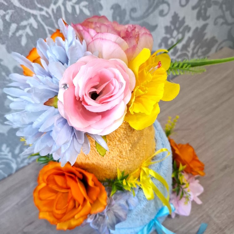 tort z ręczników na prezent ślubny