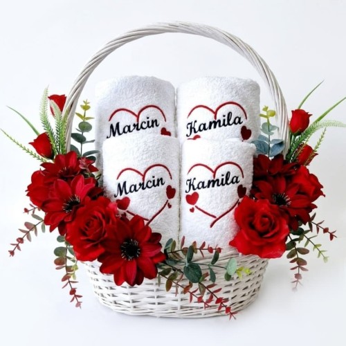 kosz prezentowy 4 ręczniki z haftem