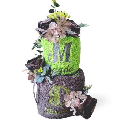 tort z ręczników bawełnianych szary limonka z monogramem