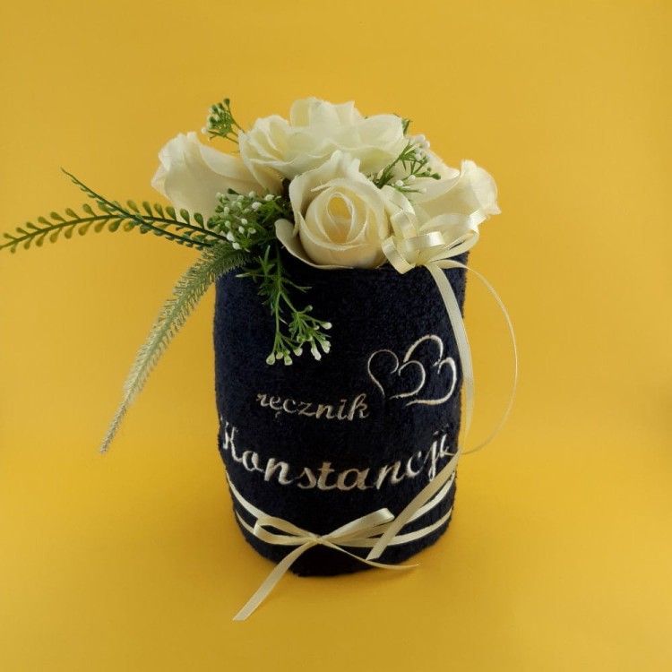 tort z ręcznika granatowy z  imieniem hafftyok.pl