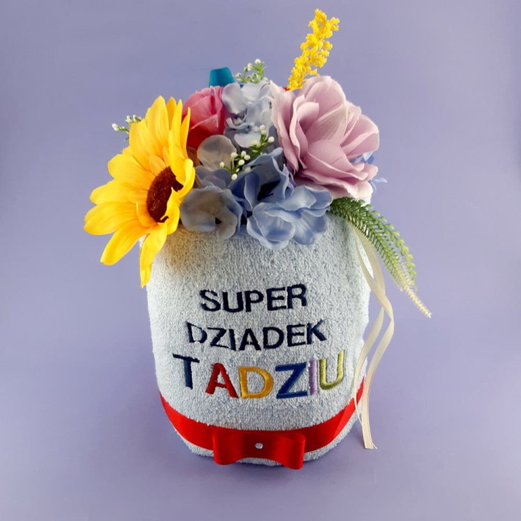 tort z ręcznika na prezent z imieniem haftyok.pl