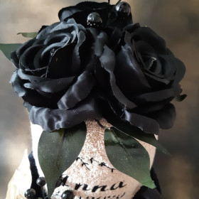 tort 2piętrowy z personalizowanych ręczników czarno beżowy