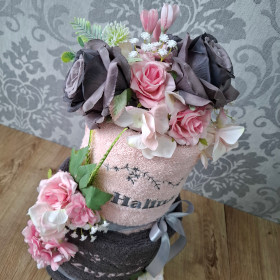 tort 2piętrowy z personalizowanych ręczników różowo szary