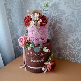 tort 2piętrowy z personalizowanych ręczników lila brąz