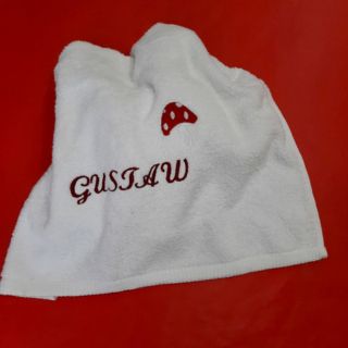 biały ręcznik z imieniem dla dziecka na prezent z muchomorem