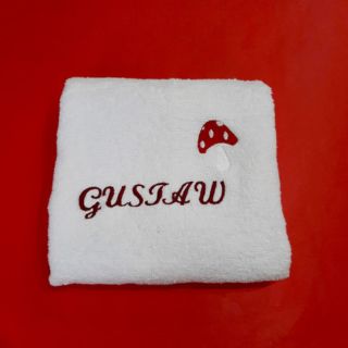 biały ręcznik z imieniem dla dziecka na prezent z muchomorem