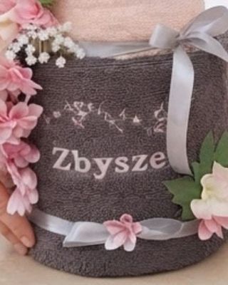 tort z ręczników na prezent