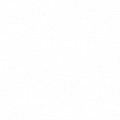 biały kocyk dla dziecka z imieniem i pomponami haftyok.pl