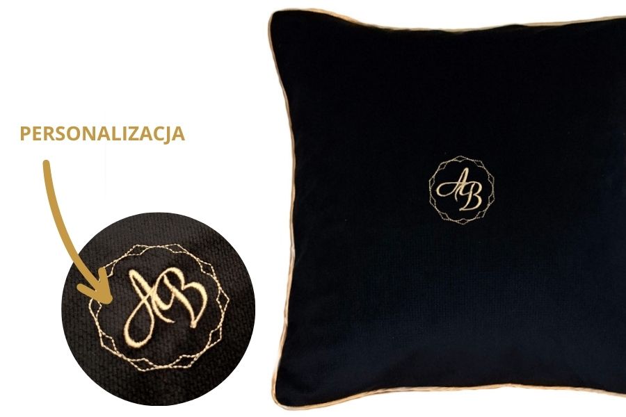 poduszka dekoracyjna velvet czarna z monogramem