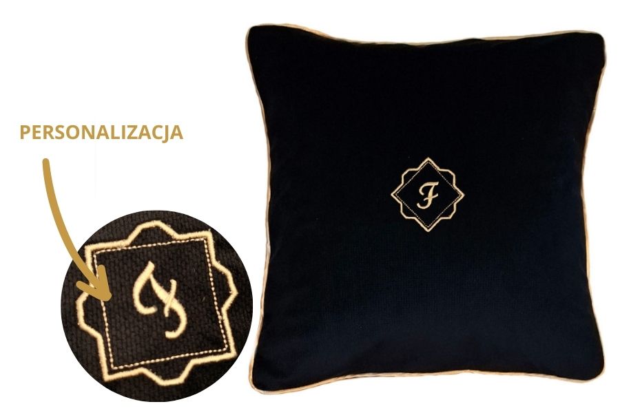 poduszka dekoracyjna velvet czarna z monogramem