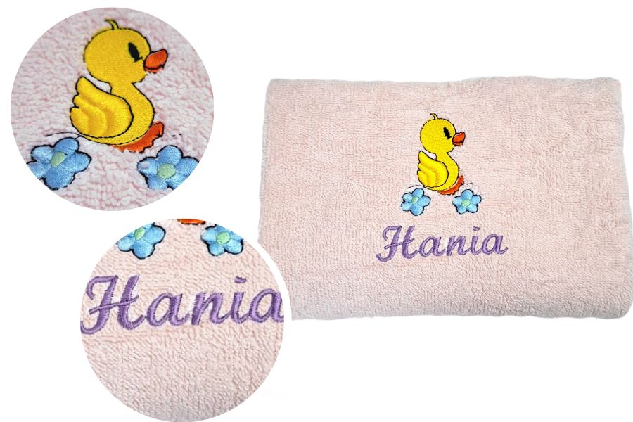 personalizowany prezent różowy ręcznik z kaczuszką i i mieniem